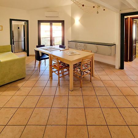 Murphy Holiday Home - Residenza Aldo Moro 02 Ла-Маддалена Экстерьер фото